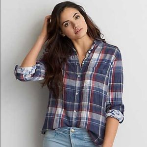 AEO Boyfriend Fit Button Down Size M
